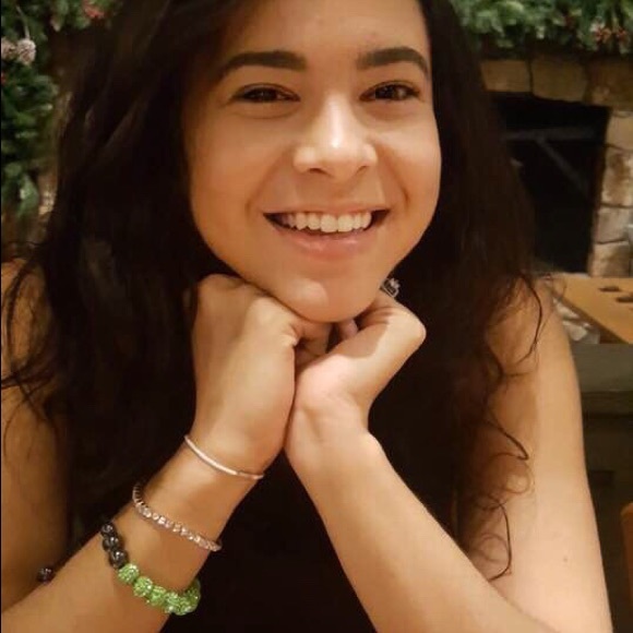 Meet your Posher, Meagan 🎈🙆‍♀️ - Picture 2 of 3